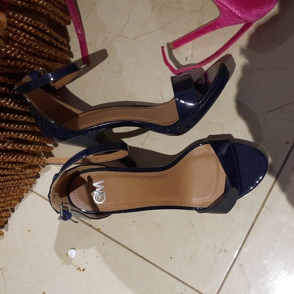 SEXXXY NAUGHTY NAVY PATENT STILETTO 💙 HIGH HEELS ANKLE STRAP SIZE 8 4" - Picture 2 of 4